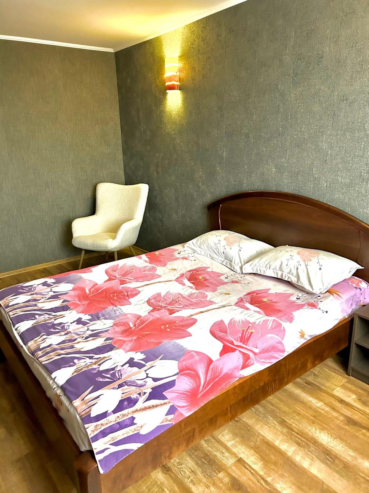 Apartment простора та стильна 2 кімнатна в центрі черкас на бульварі шевченко з панорамним видом та смарттв -дві окремі охайні спальні з кондиціонерами